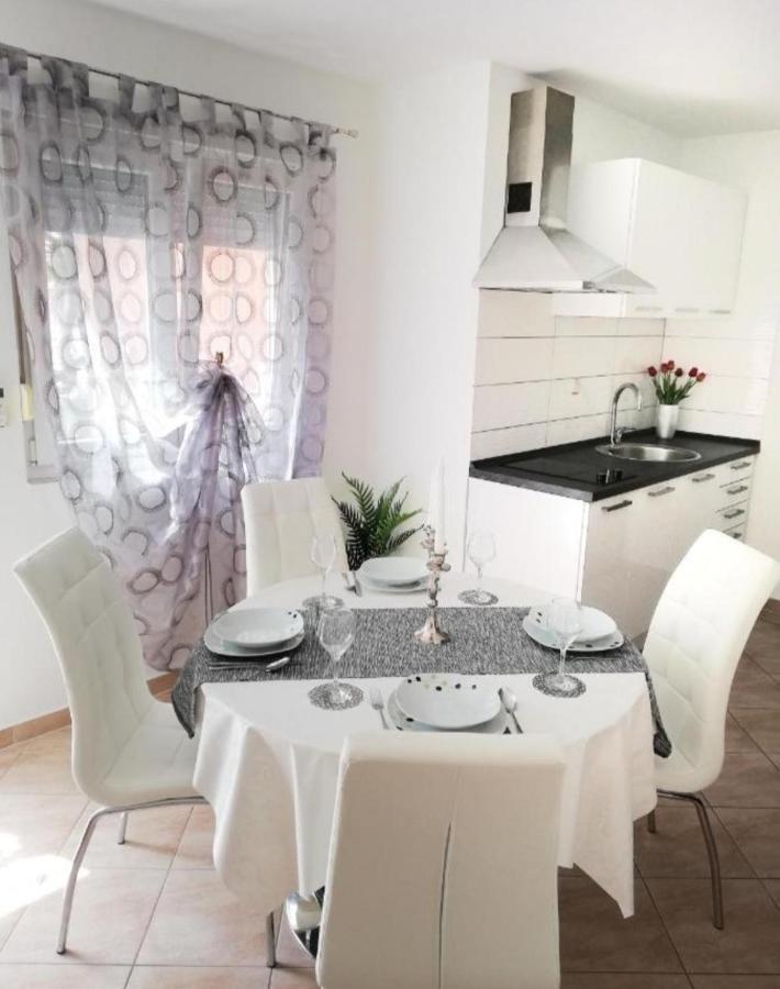 Apartment Toni With Private Parking Zara Esterno foto