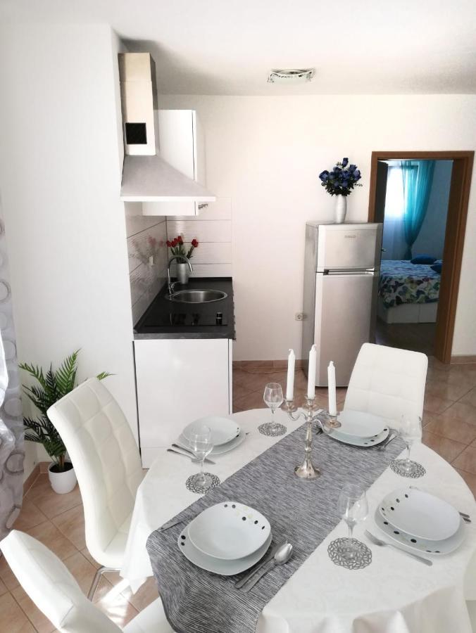 Apartment Toni With Private Parking Zara Esterno foto