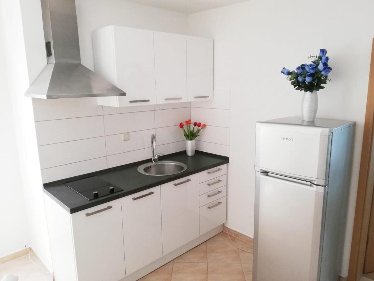 Apartment Toni With Private Parking Zara Esterno foto