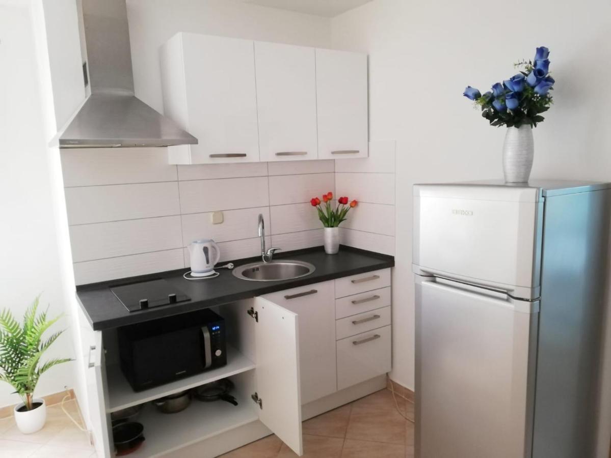 Apartment Toni With Private Parking Zara Esterno foto