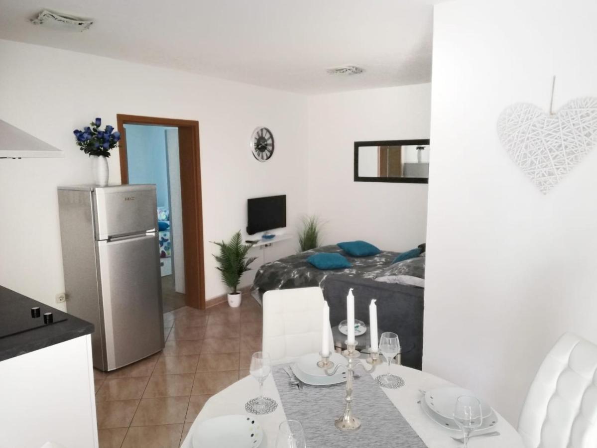 Apartment Toni With Private Parking Zara Esterno foto