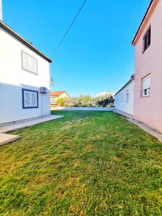 Apartment Toni With Private Parking Zara Esterno foto