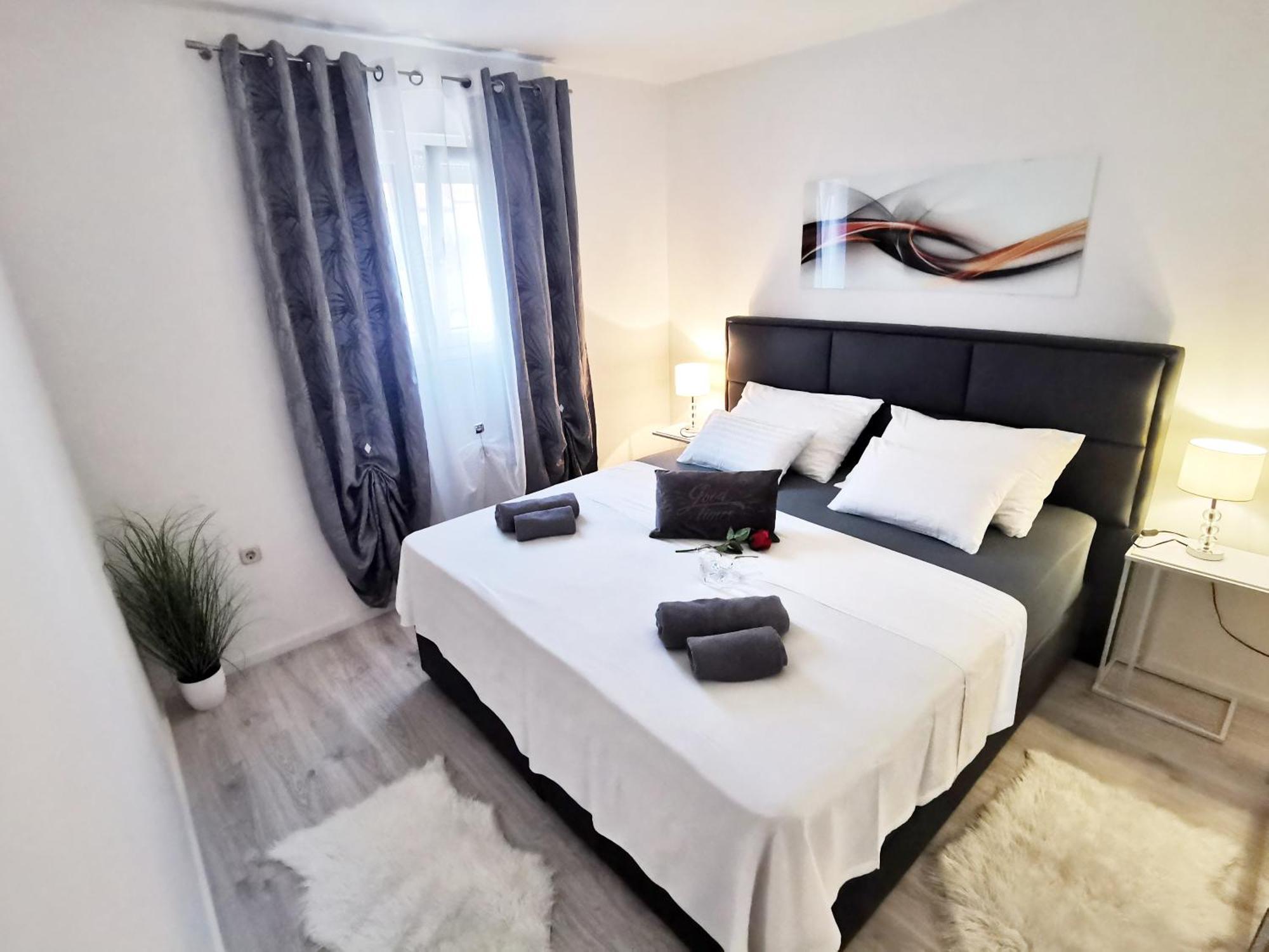 Apartment Toni With Private Parking Zara Esterno foto