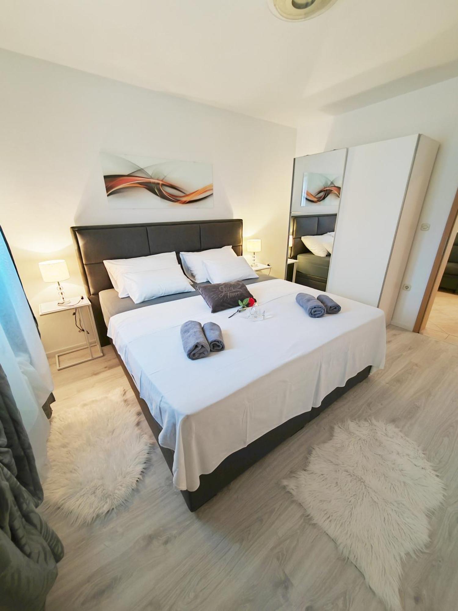 Apartment Toni With Private Parking Zara Esterno foto