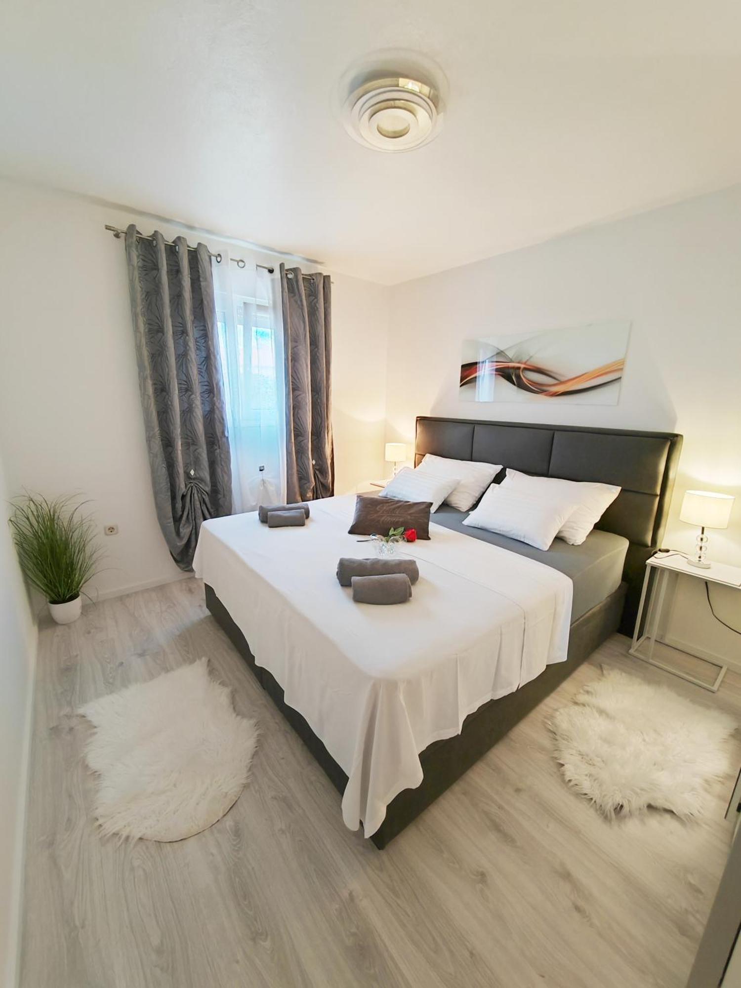 Apartment Toni With Private Parking Zara Esterno foto