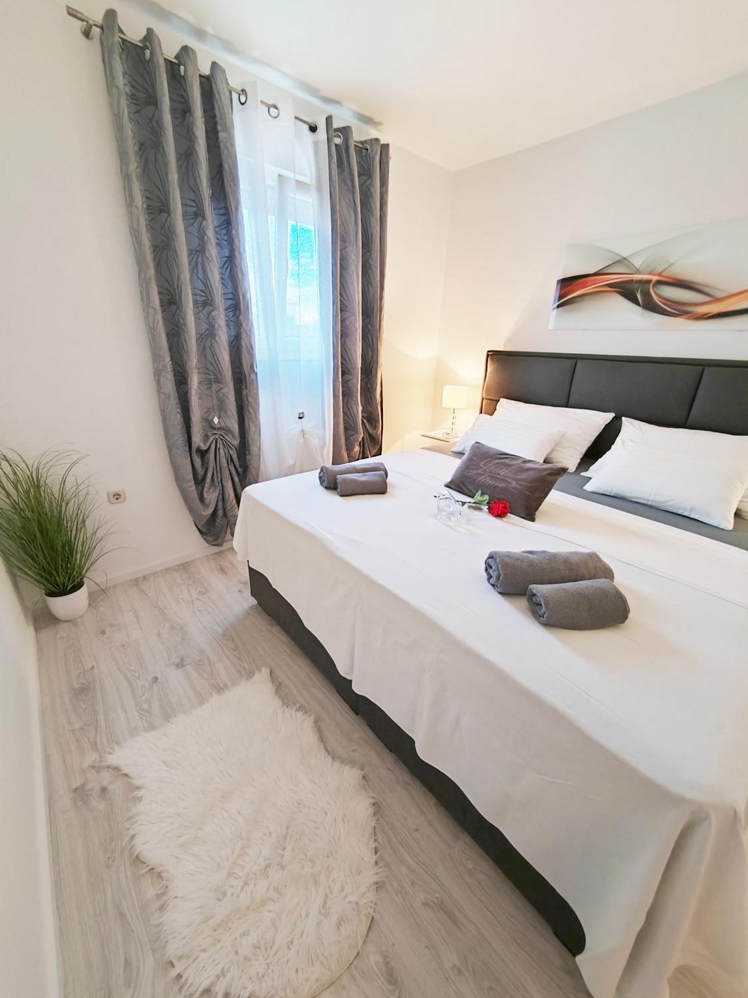 Apartment Toni With Private Parking Zara Esterno foto